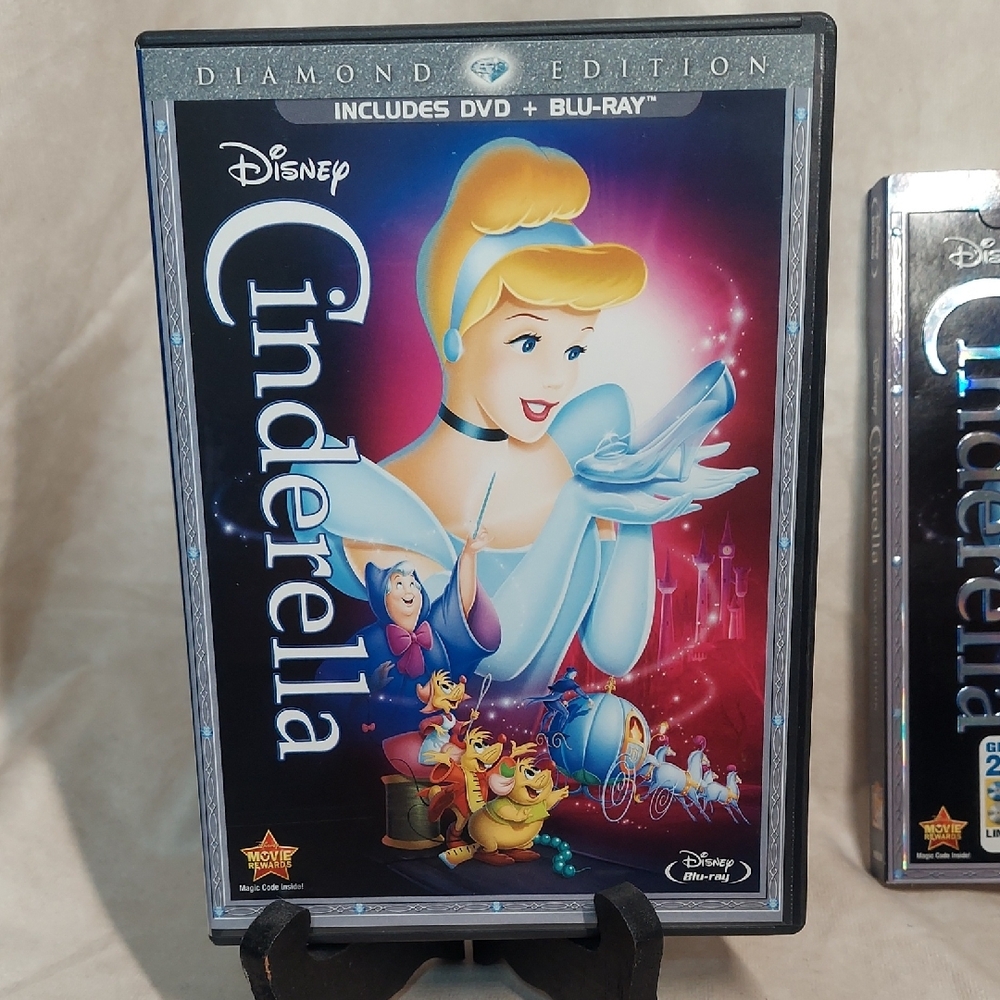 Disney Cinderella Diamond Edition Blu-ray + DVD 2-Disc Set - Picture 5 of 8